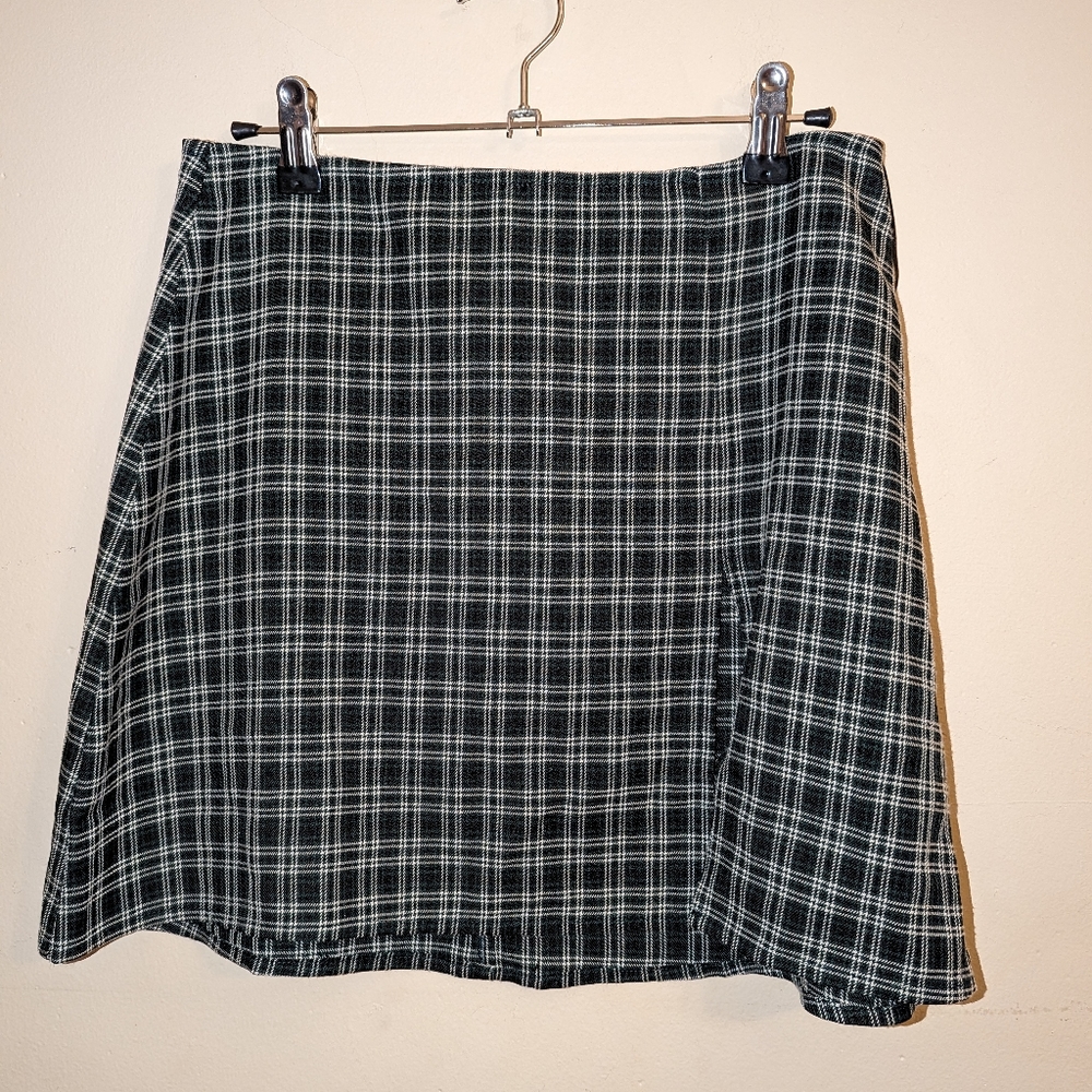 Verge Girl size 10 plaid skirt